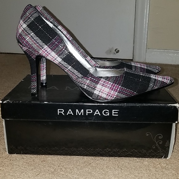 Pointy toed plaid pumps - Picture 3 of 6